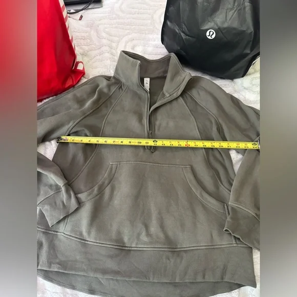 Lululemon scuba sweater size M/L excellent condition - Picture 6 of 10